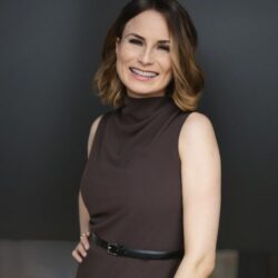 Alicja Lacon – ekspertka pracy z głosem w komunikacji biznesowej i wystąpieniach wysokiej stawki.